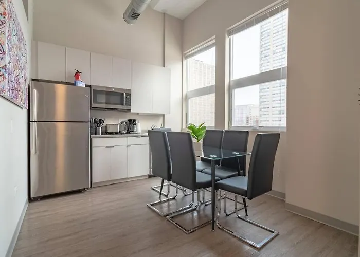 Modern 2br South Loop Gem Near Mccormick Place, Navy Pier, Adler Planetarium & Columbia College