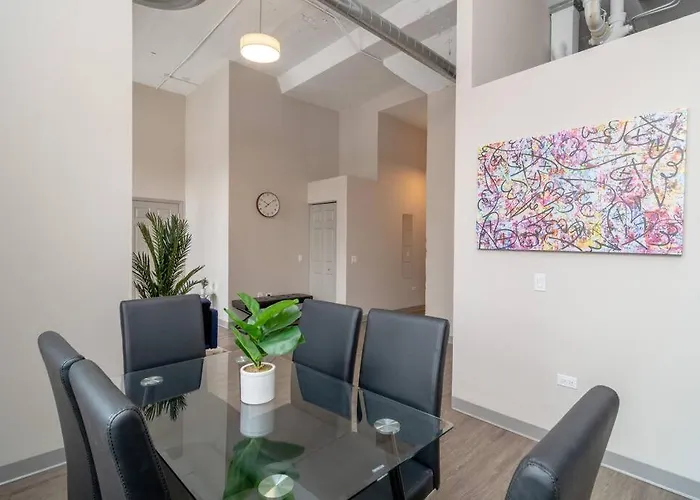 Modern 2br South Loop Gem Near Mccormick Place, Navy Pier, Adler Planetarium & Columbia College *