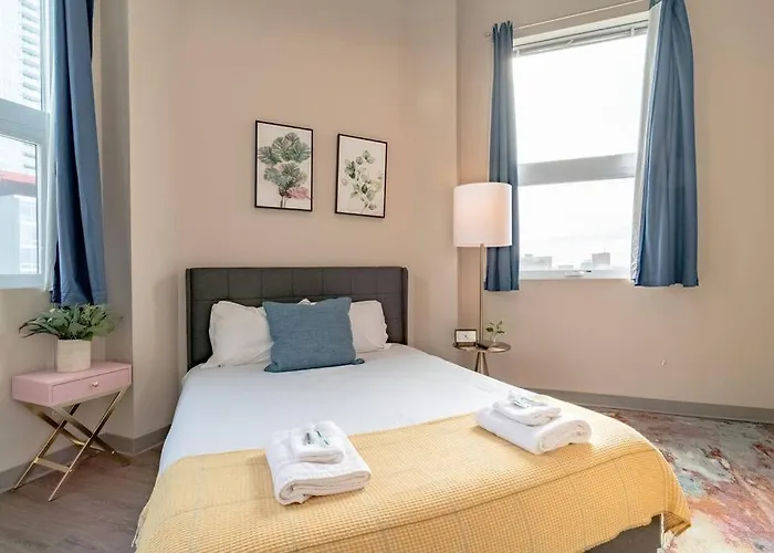 Modern 2br South Loop Gem Near Mccormick Place, Navy Pier, Adler Planetarium & Columbia College Apartment