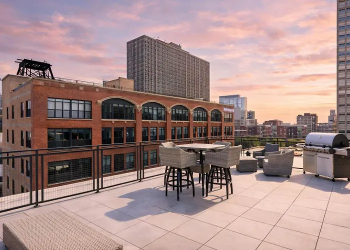 Modern 2br South Loop Gem Near Mccormick Place, Navy Pier, Adler Planetarium & Columbia College Apartment *