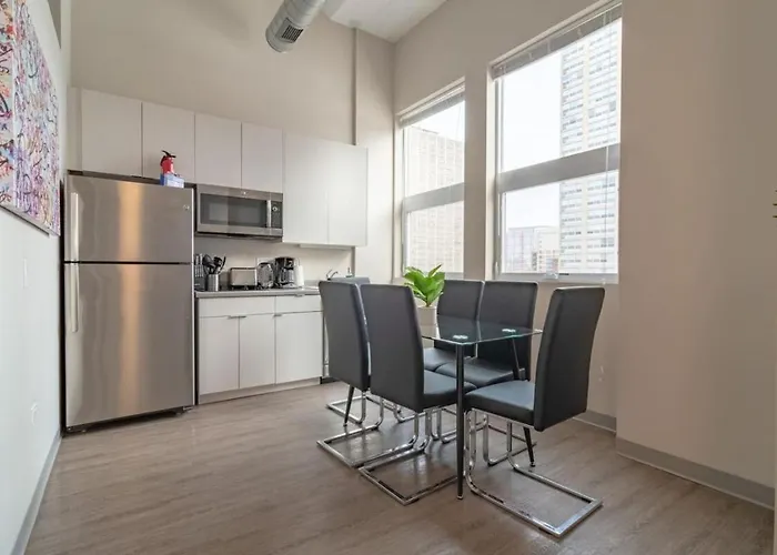 Modern 2br South Loop Gem Near Mccormick Place, Navy Pier, Adler Planetarium & Columbia College Chicago