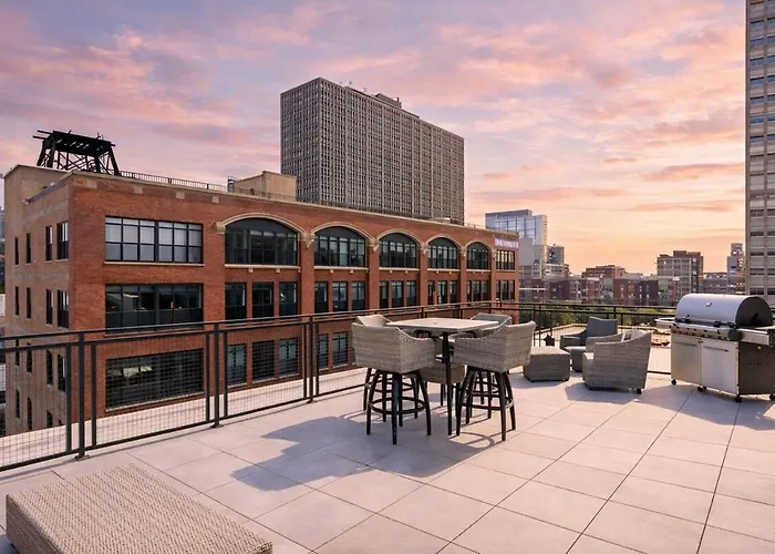 Modern 2br South Loop Gem Near Mccormick Place, Navy Pier, Adler Planetarium & Columbia College *