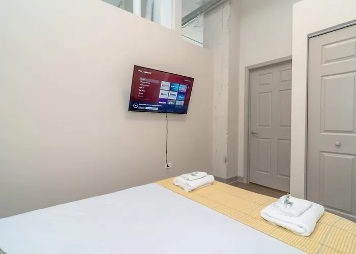 Modern 2br South Loop Gem Near Mccormick Place, Navy Pier, Adler Planetarium & Columbia College Chicago