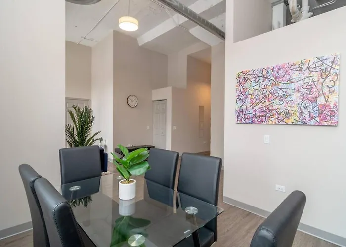 Modern 2br South Loop Gem Near Mccormick Place, Navy Pier, Adler Planetarium & Columbia College Chicago